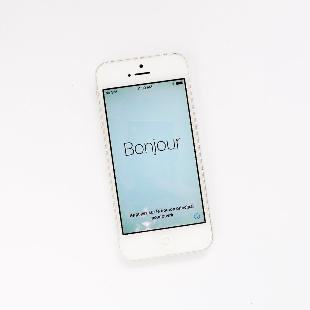 APPLE IPHONE 5 16GB White AT&T Lot/Bundle + 3 Cases (Herringbone, Cassette Tape) - Picture 5 of 10